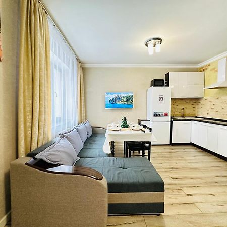 Vostochnyi Park Apartament In The Center Of Almaty Lejlighed Eksteriør billede