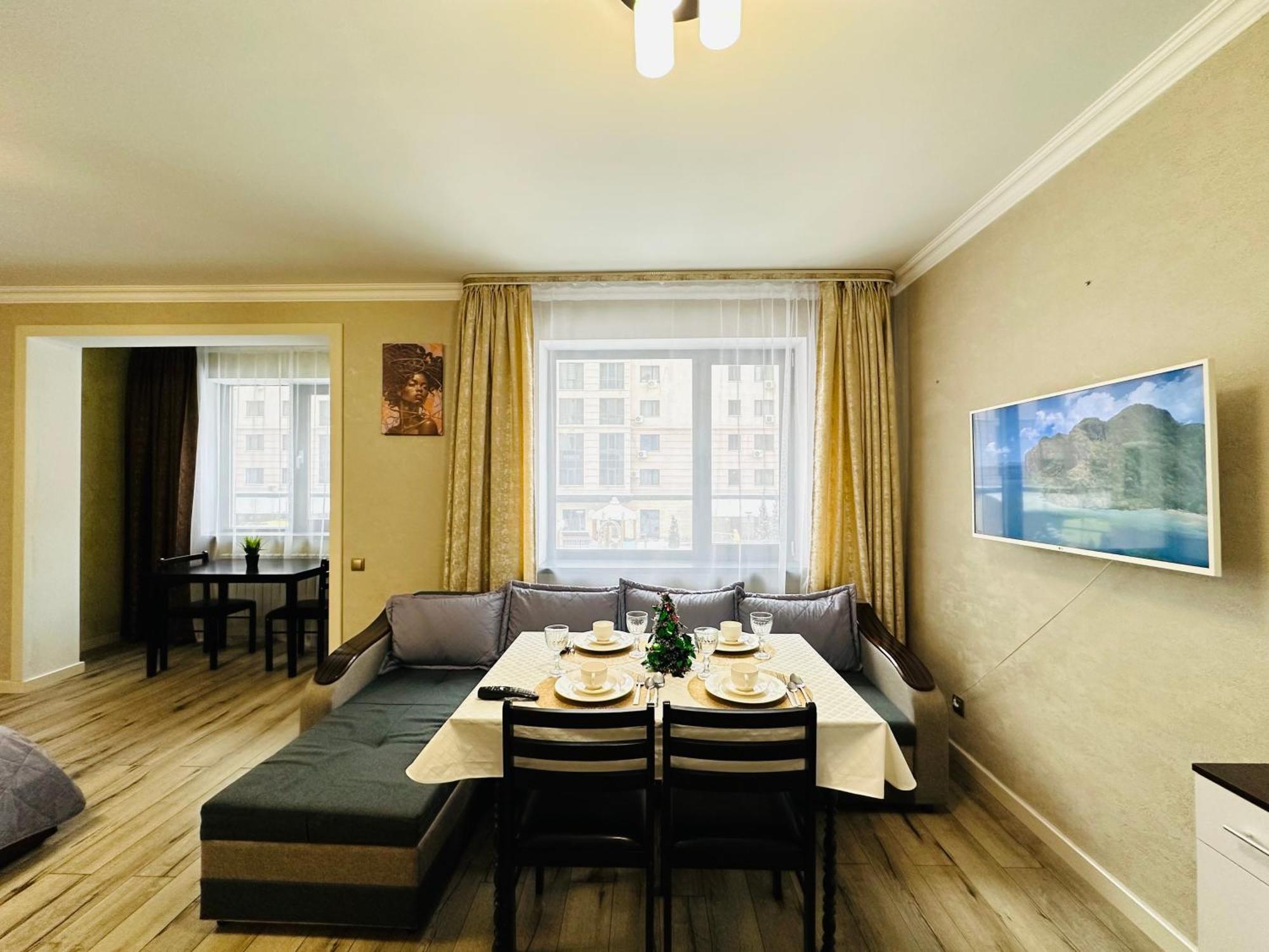 Vostochnyi Park Apartament In The Center Of Almaty Lejlighed Eksteriør billede