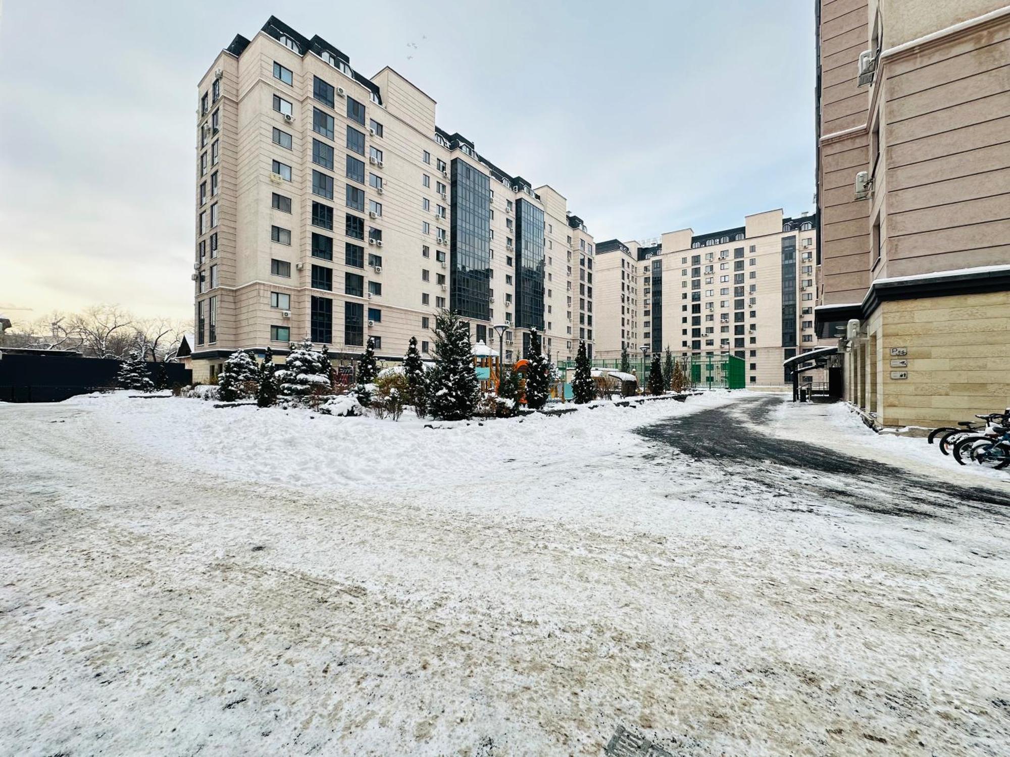 Vostochnyi Park Apartament In The Center Of Almaty Lejlighed Eksteriør billede