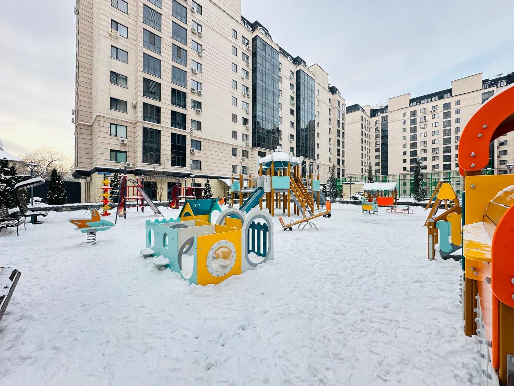Vostochnyi Park Apartament In The Center Of Almaty Lejlighed Eksteriør billede